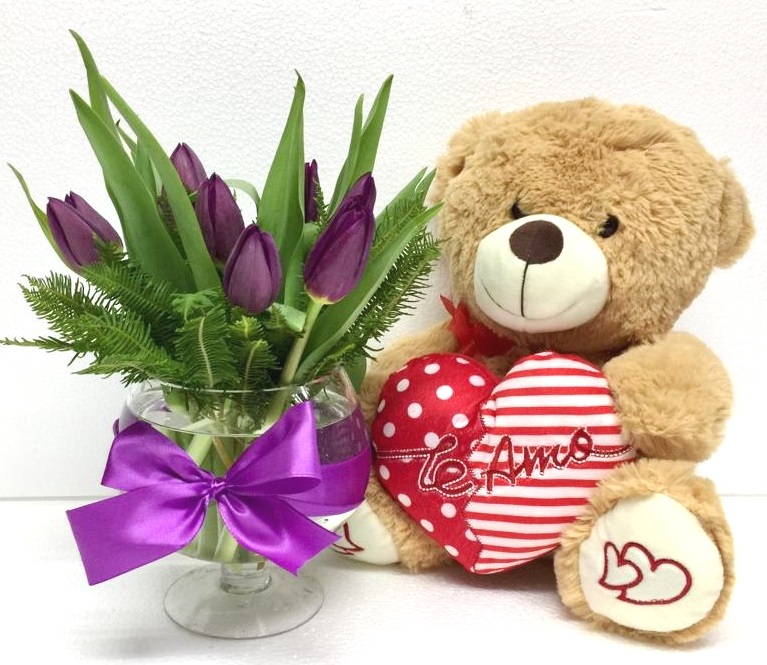 Copa de 10 Tulipanes y Peluche con coraz�n 30cm